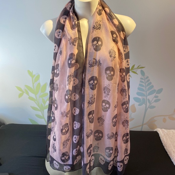 4/$20 Black and pink scarf with skulls and roses - Picture 1 of 5